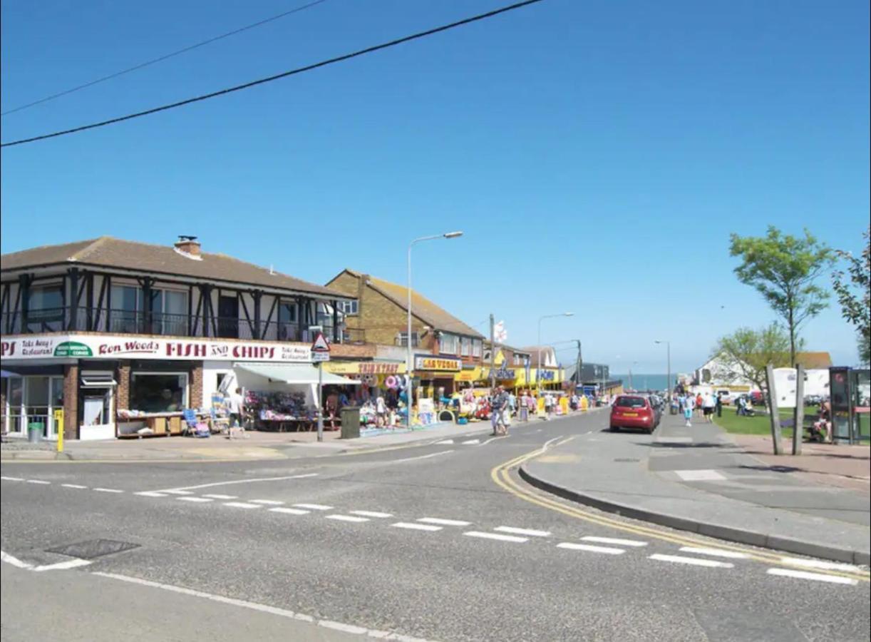2 Bedroom Caravan With Sea Views Eastchurch 外观 照片