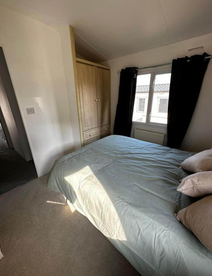 2 Bedroom Caravan With Sea Views Eastchurch 外观 照片