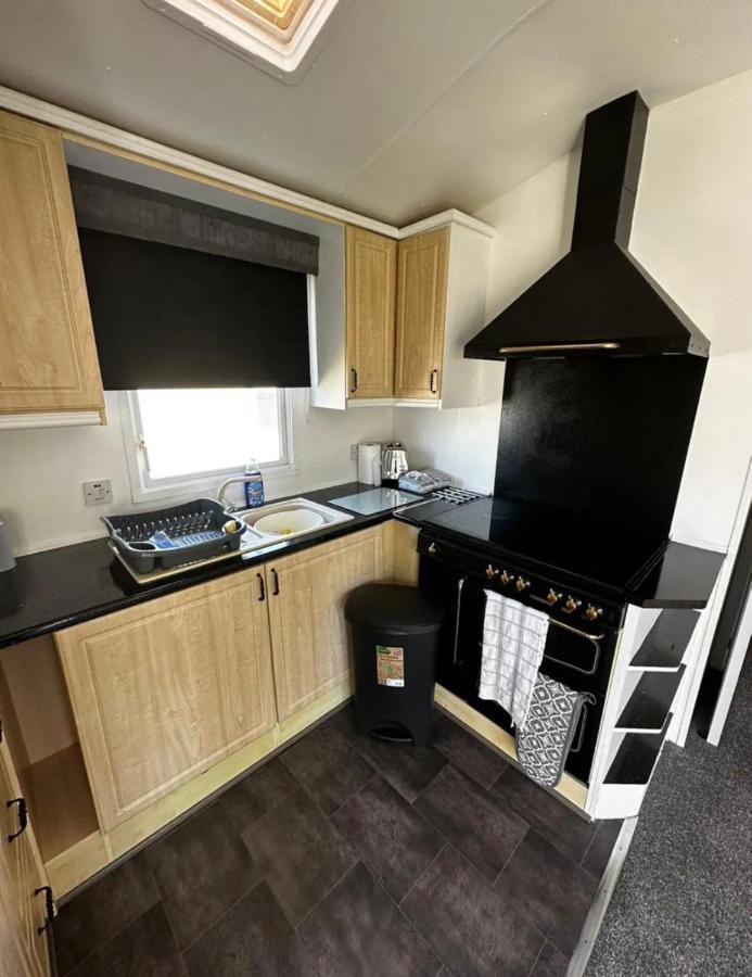 2 Bedroom Caravan With Sea Views Eastchurch 外观 照片