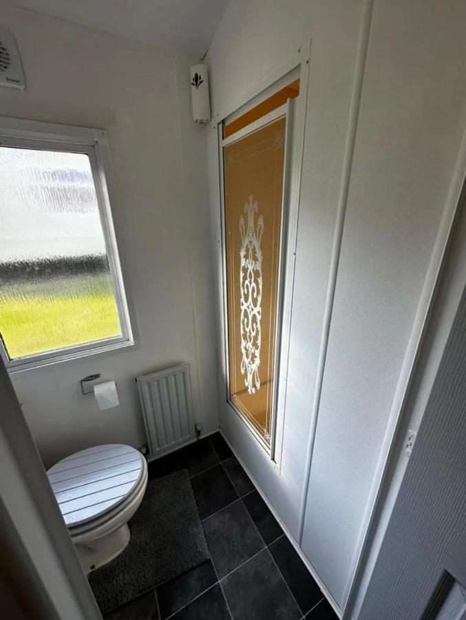 2 Bedroom Caravan With Sea Views Eastchurch 外观 照片