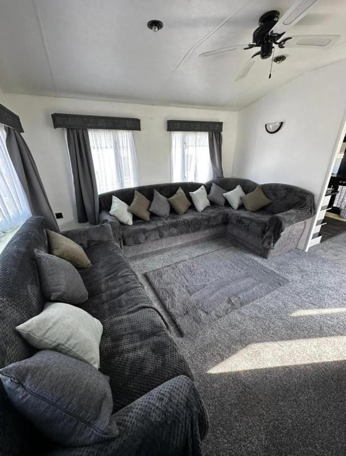 2 Bedroom Caravan With Sea Views Eastchurch 外观 照片
