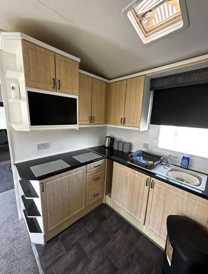 2 Bedroom Caravan With Sea Views Eastchurch 外观 照片