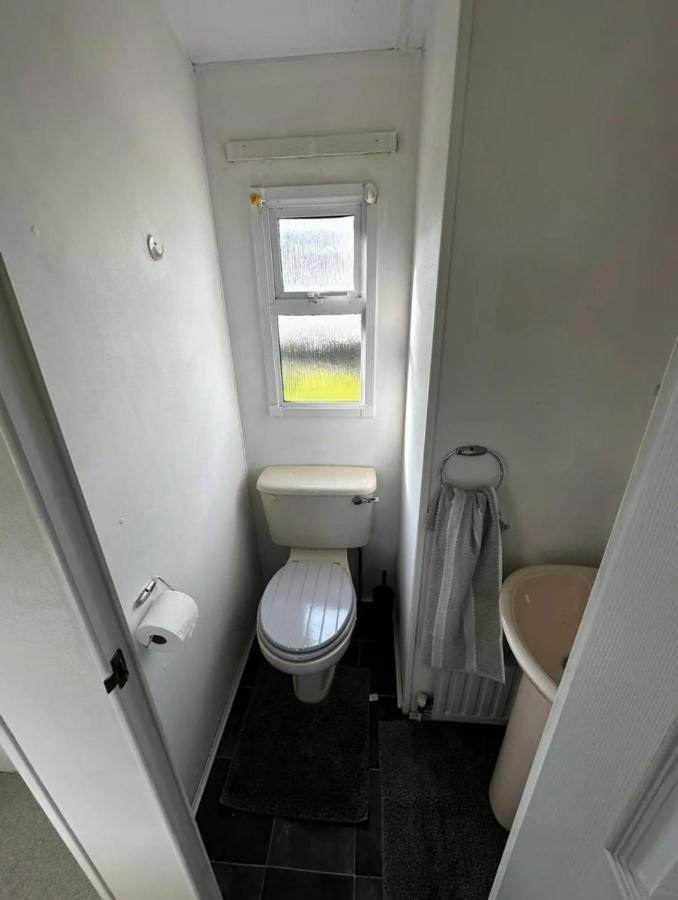 2 Bedroom Caravan With Sea Views Eastchurch 外观 照片
